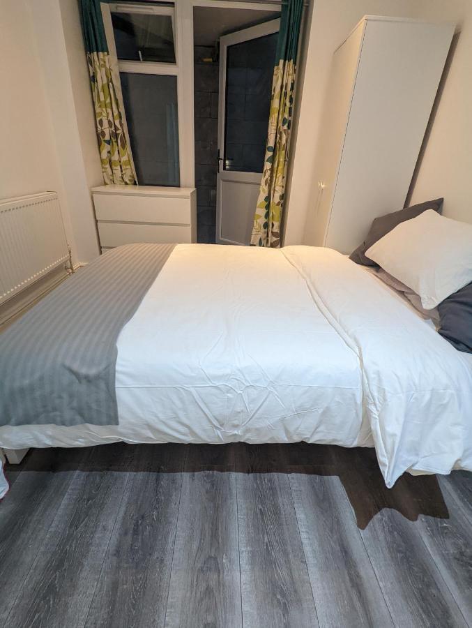 Mile End- Prime Location Hotel ลอนดอน ภายนอก รูปภาพ