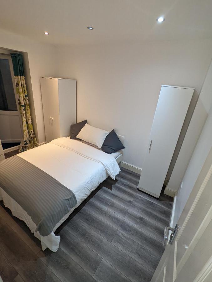 Mile End- Prime Location Hotel ลอนดอน ภายนอก รูปภาพ