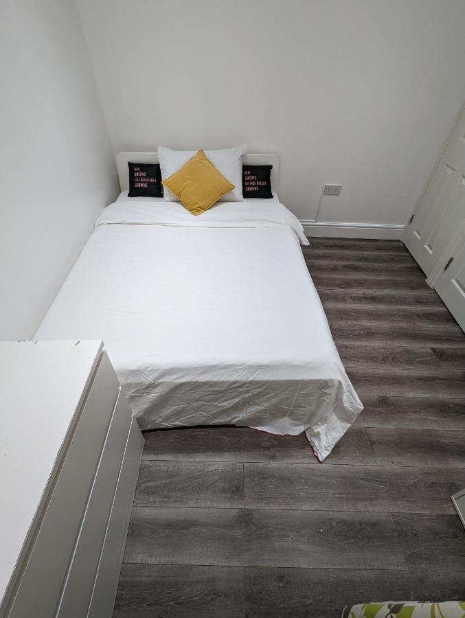 Mile End- Prime Location Hotel ลอนดอน ภายนอก รูปภาพ