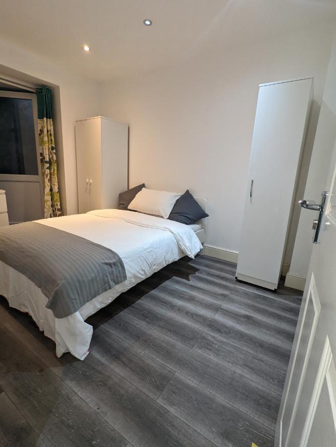 Mile End- Prime Location Hotel ลอนดอน ภายนอก รูปภาพ