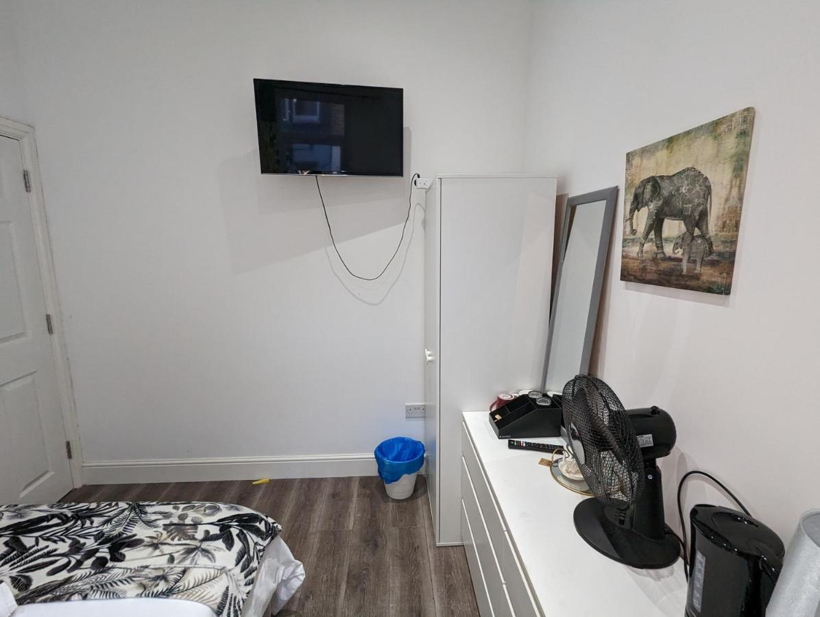 Mile End- Prime Location Hotel ลอนดอน ภายนอก รูปภาพ