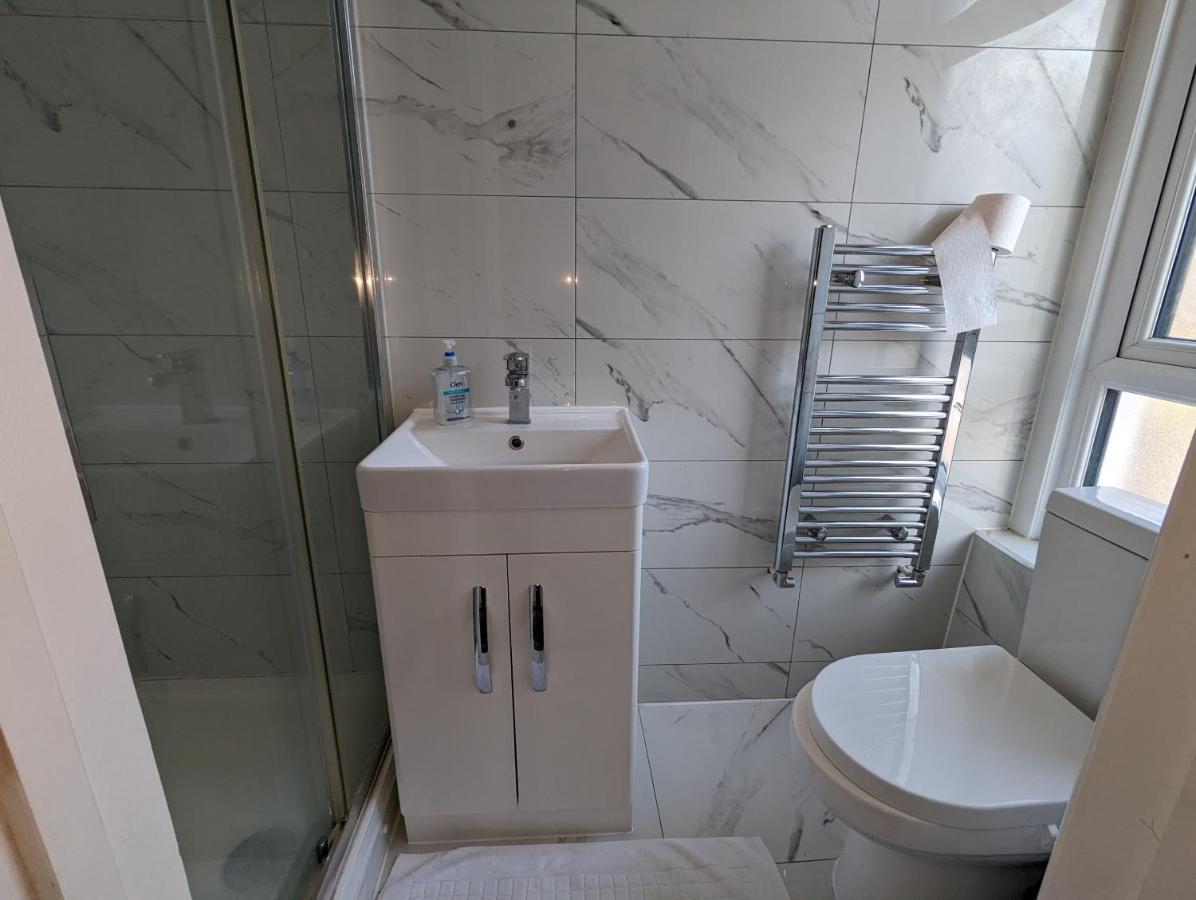 Mile End- Prime Location Hotel ลอนดอน ภายนอก รูปภาพ