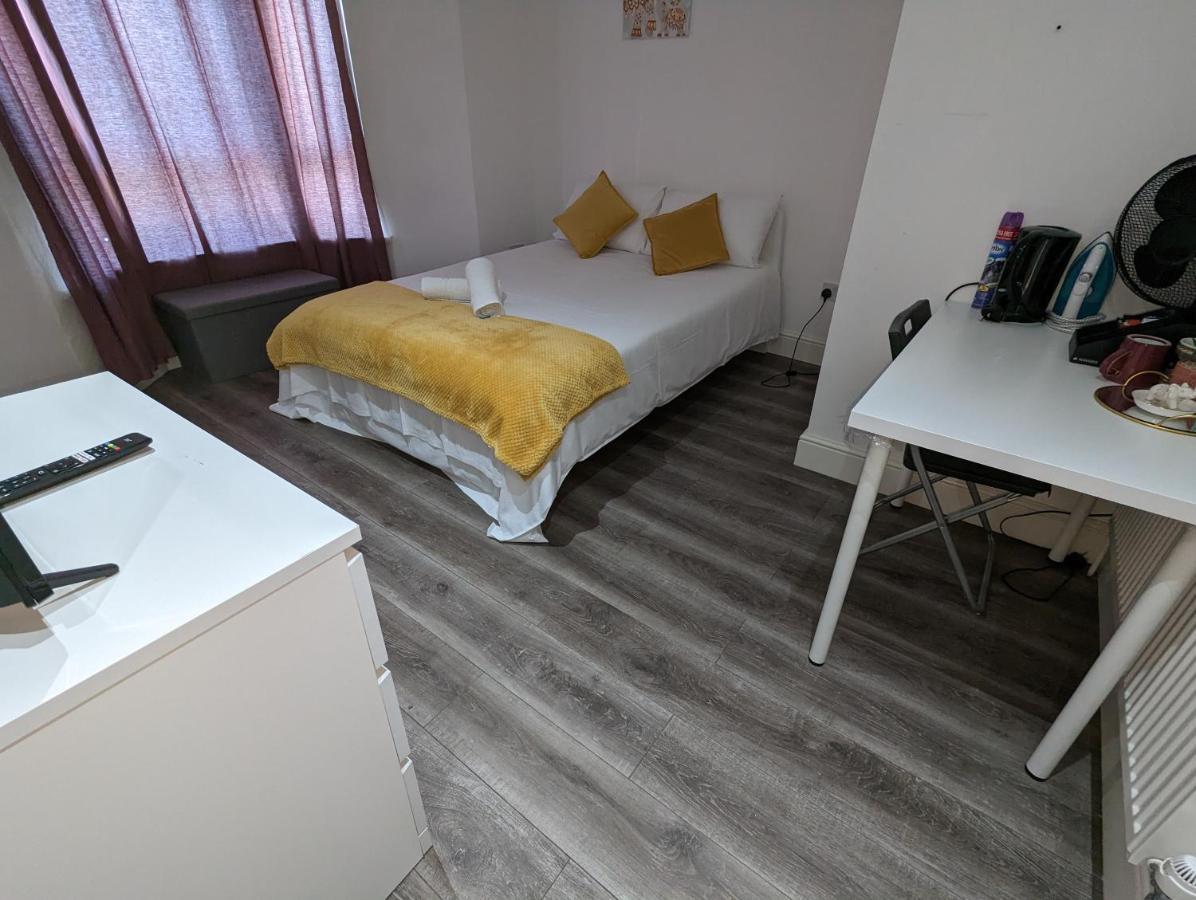Mile End- Prime Location Hotel ลอนดอน ภายนอก รูปภาพ