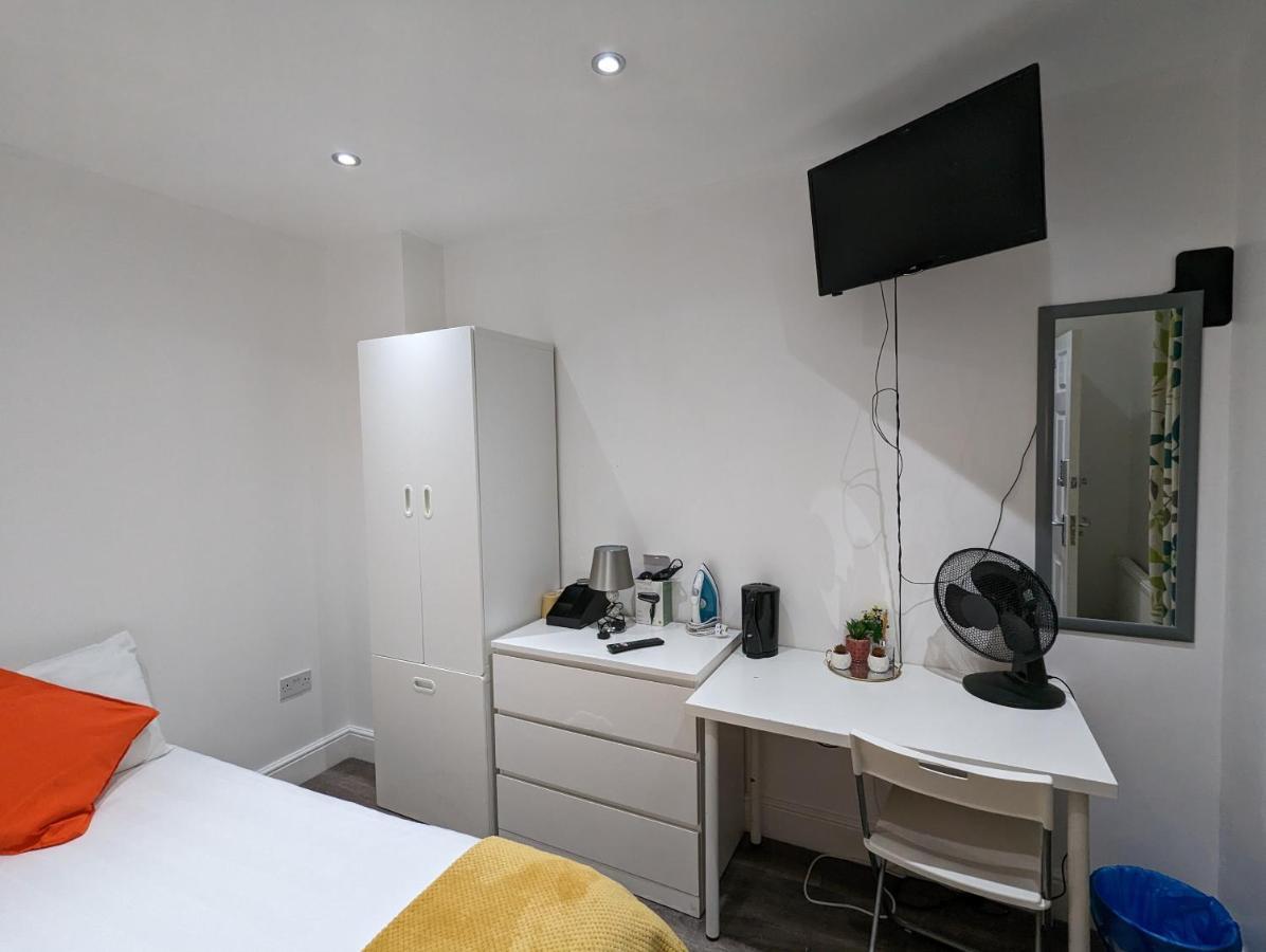 Mile End- Prime Location Hotel ลอนดอน ภายนอก รูปภาพ