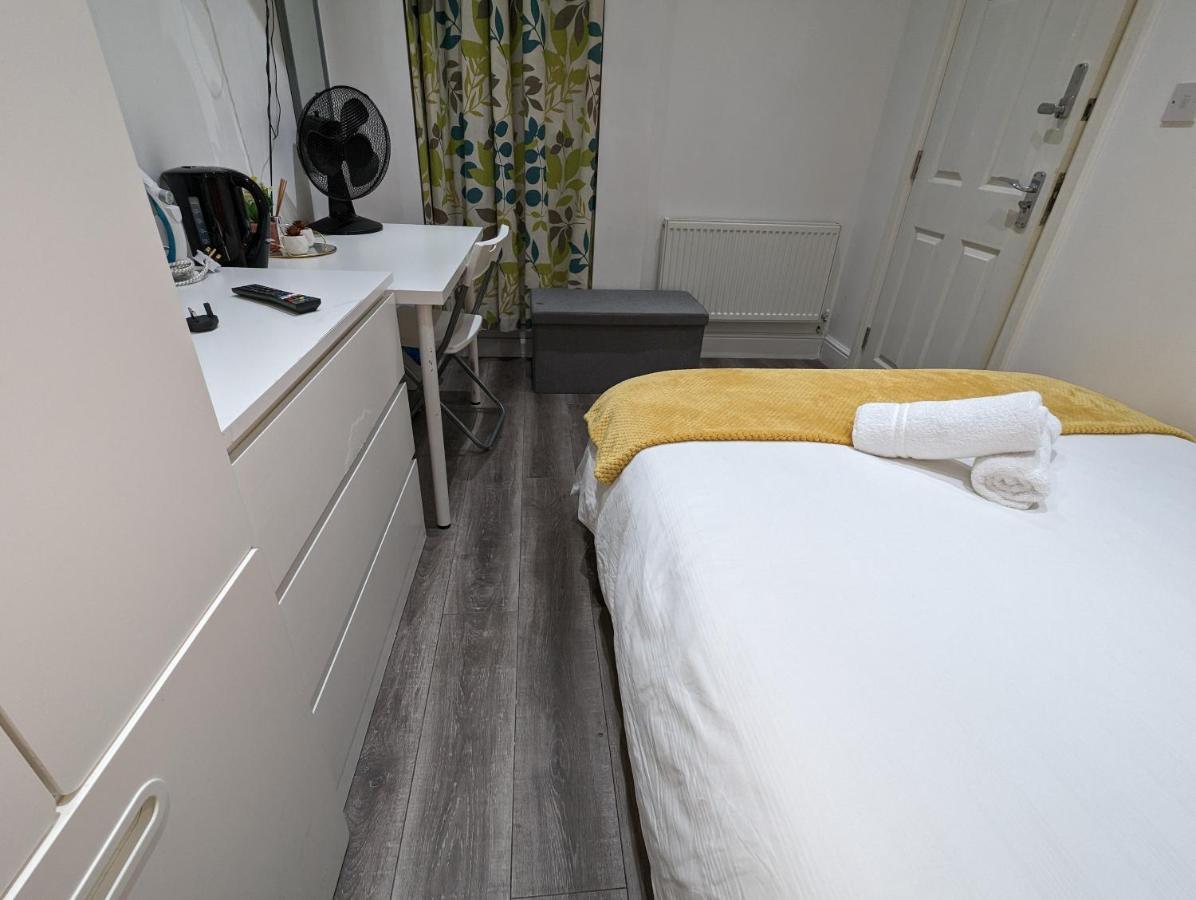 Mile End- Prime Location Hotel ลอนดอน ภายนอก รูปภาพ