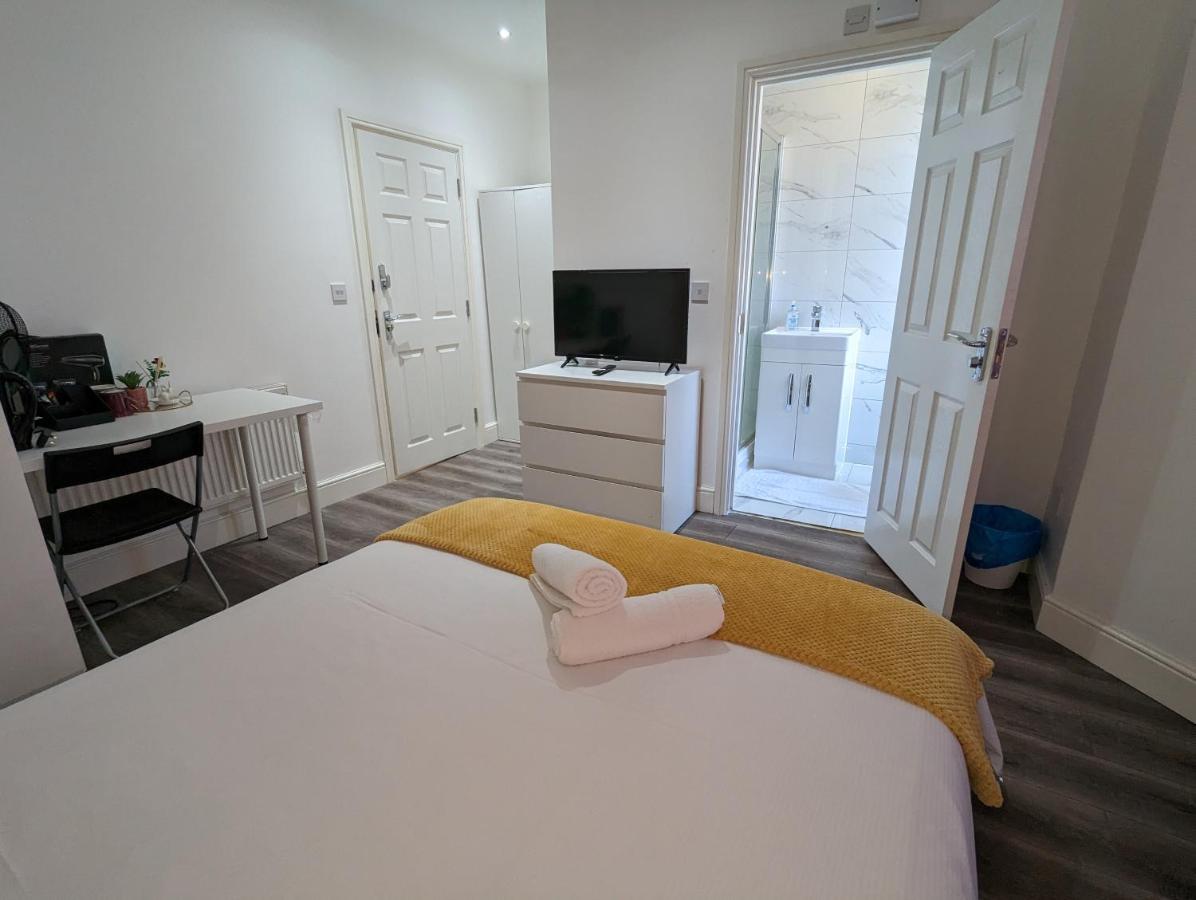 Mile End- Prime Location Hotel ลอนดอน ภายนอก รูปภาพ
