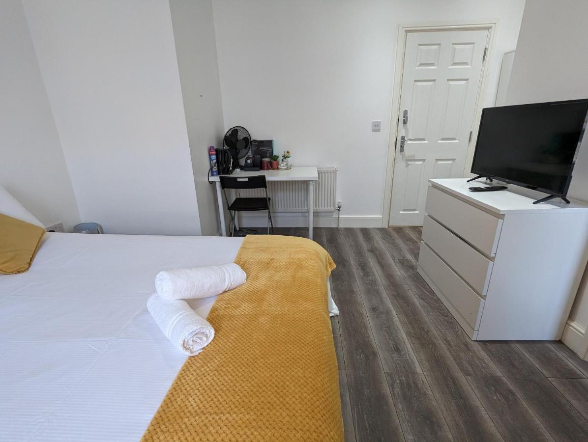 Mile End- Prime Location Hotel ลอนดอน ภายนอก รูปภาพ